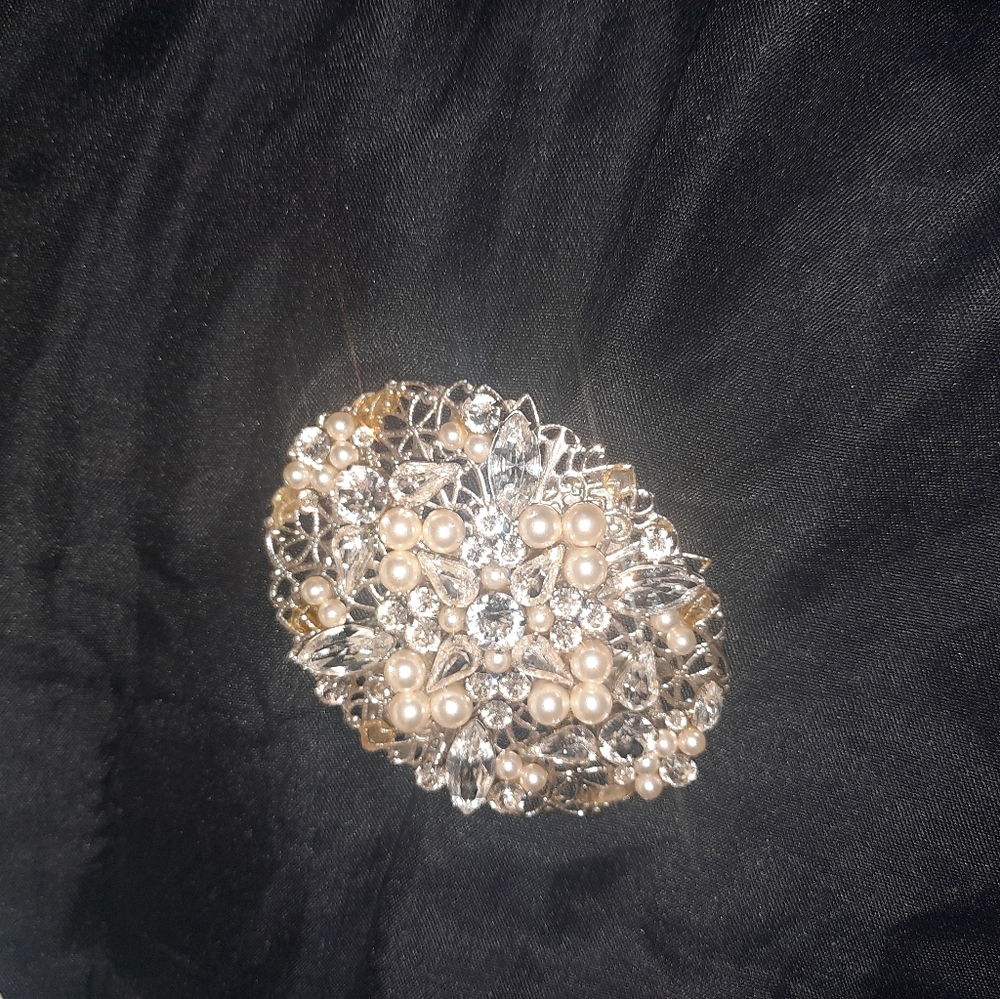 Rhinestone  broach